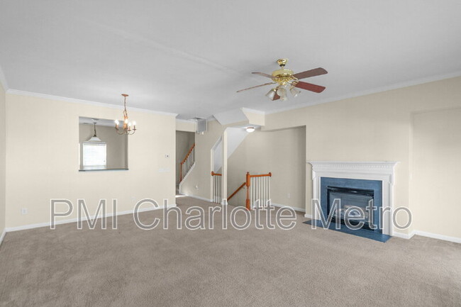 Building Photo - 10484 Alexander Martin Ave