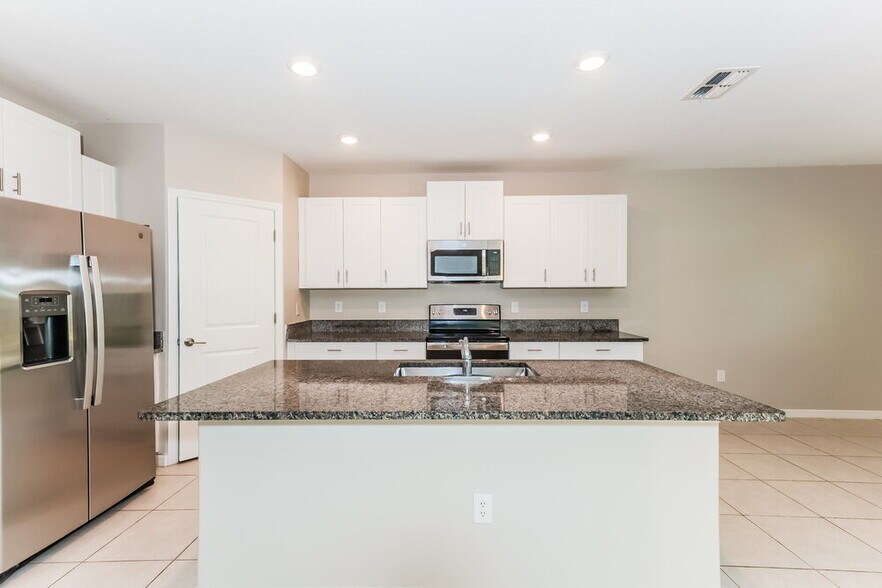 Building Photo - 7340 Spring Snowflake Ave