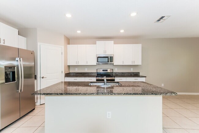 Building Photo - 7340 Spring Snowflake Ave