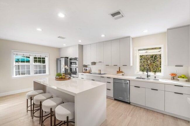 Building Photo - 518 Gardenia Terrace