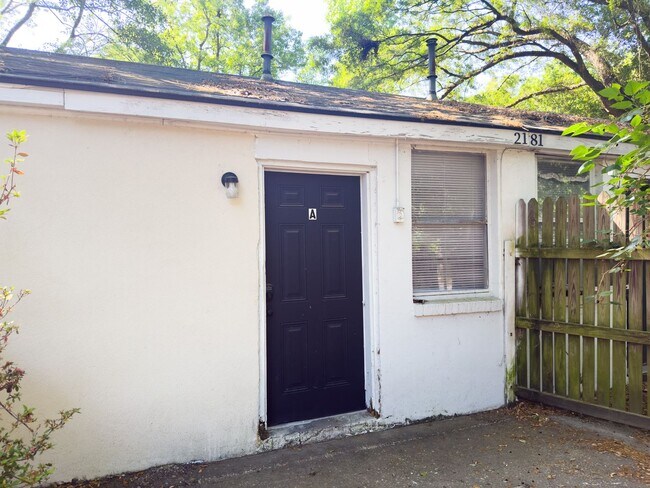 Building Photo - 2181 Eleanor Dr