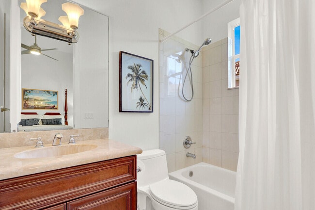 Building Photo - 528 Les Jardin Dr