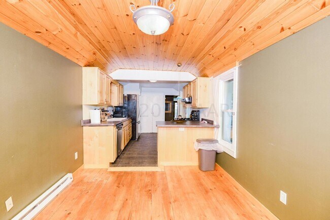 Building Photo - APPLICATION PENDING -- Gorgeous and spacio...