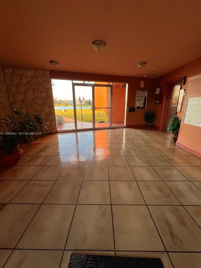 Building Photo - 1591 NE Miami Gardens Dr