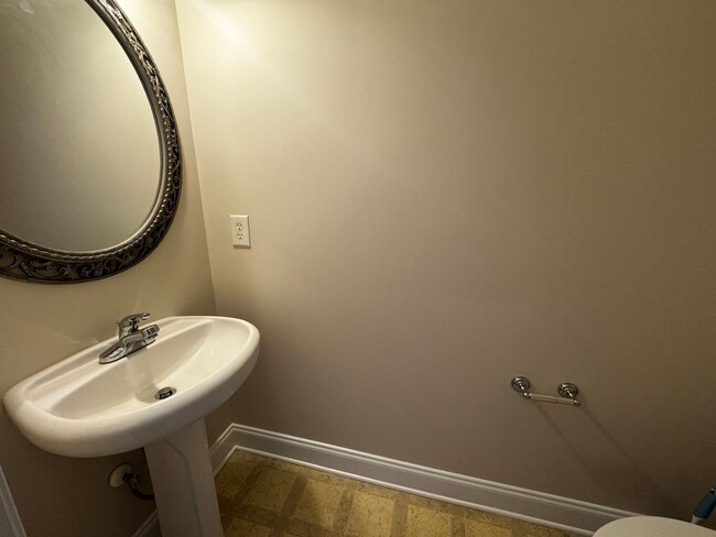 Building Photo - 181 New Hampshire Ct