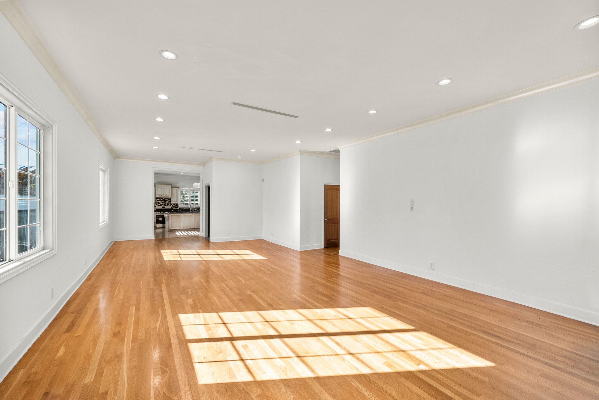 Building Photo - 6223 Simpson Ave