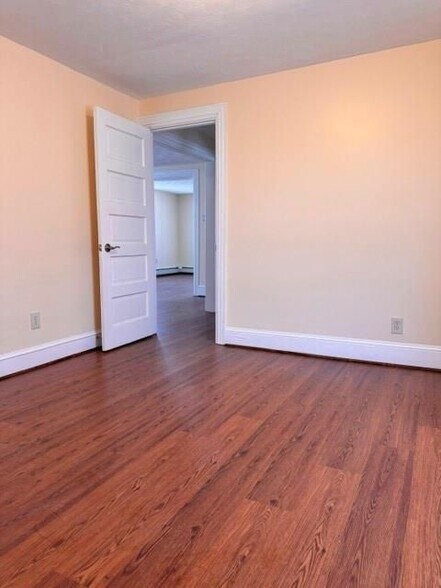 Building Photo - 31 Potter St