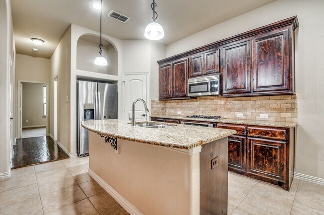 Building Photo - Luxurious 4BR/3BA Home in Grand Prairie – ...