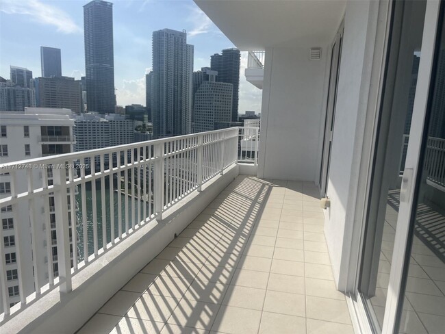 Building Photo - 801 Brickell Key Blvd