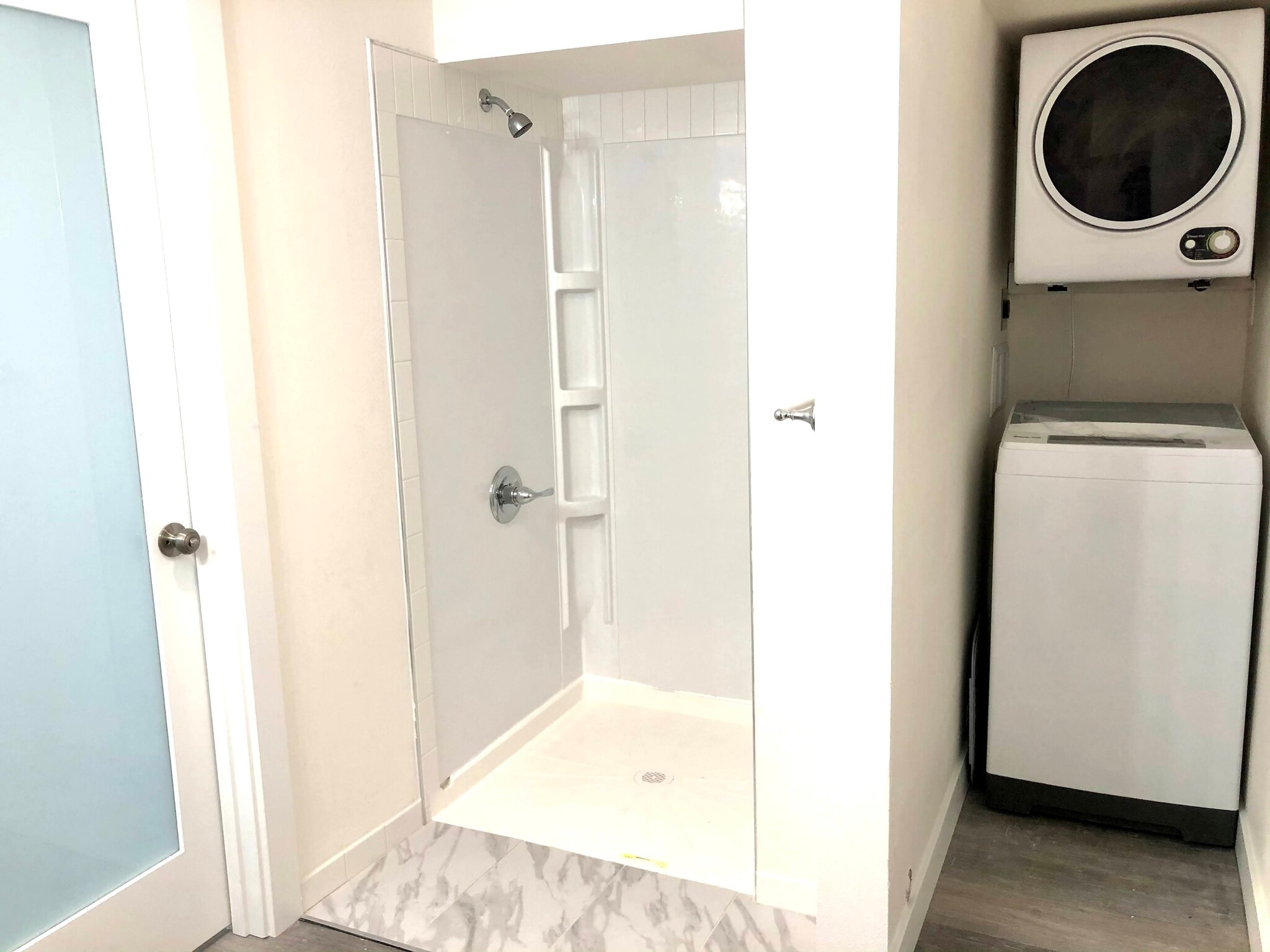 Shower/Washer/Dryer - 10734 Stone Ave N