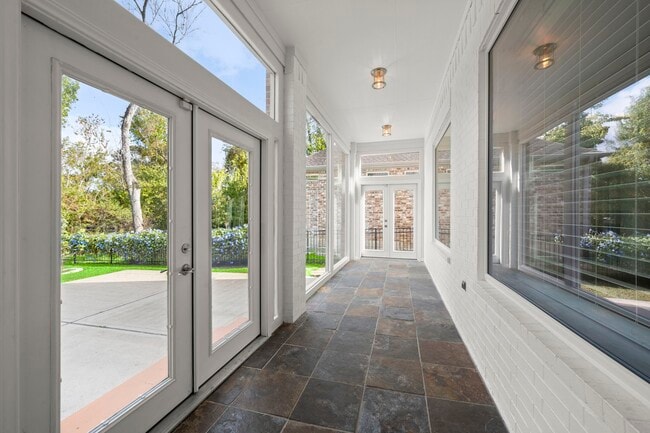 Building Photo - 107 Island Blvd