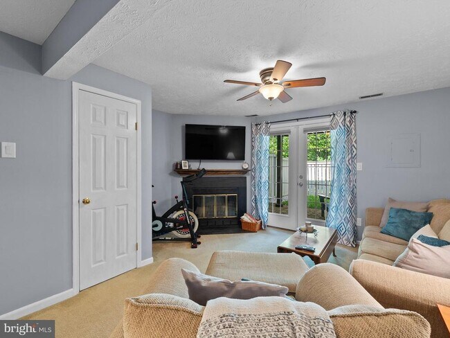 Building Photo - 1636 Fieldthorn Dr
