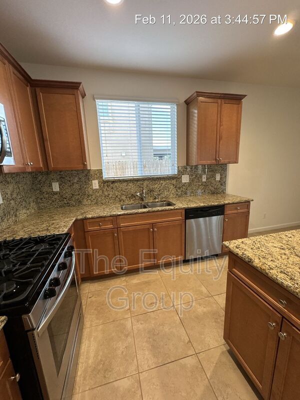 Building Photo - 4418 W Robin Ave