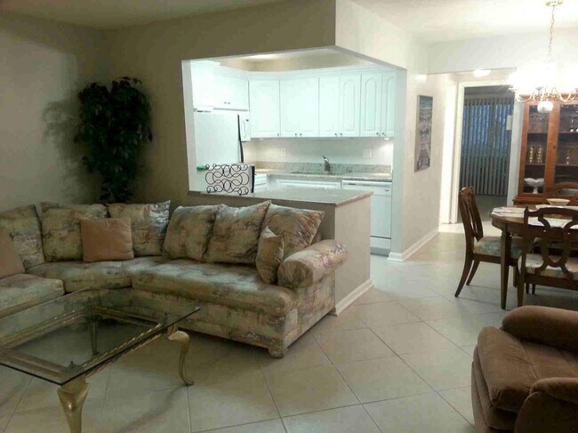 Building Photo - 300 Horizon W