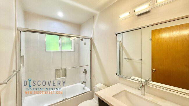 Building Photo - Mid-Century Modern 3 Bedroom Home in Montclair