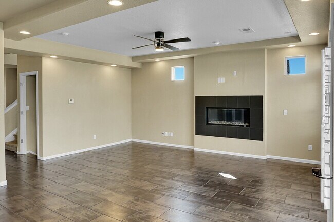 Building Photo - $2,700 - 4 Bed, 3.5 Bath Home in CO Spring...