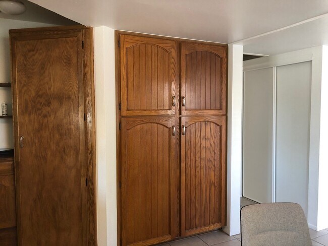 Building Photo - Available from May to November 2026!  Lovely Waterfront Home in 45+ Active Adult Resort Community...