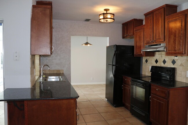 Building Photo - 104 Orchard Ridge Ln