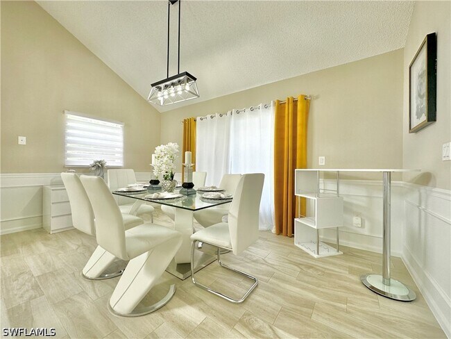 Building Photo - 3639 Kent Dr