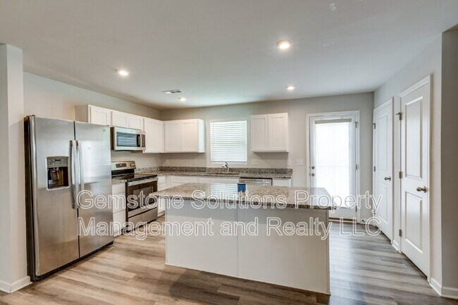 Building Photo - 2057 Westchester Dr