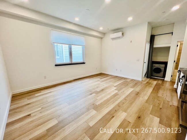 Building Photo - Gorgeous unit with W/D! Schedule your tour...