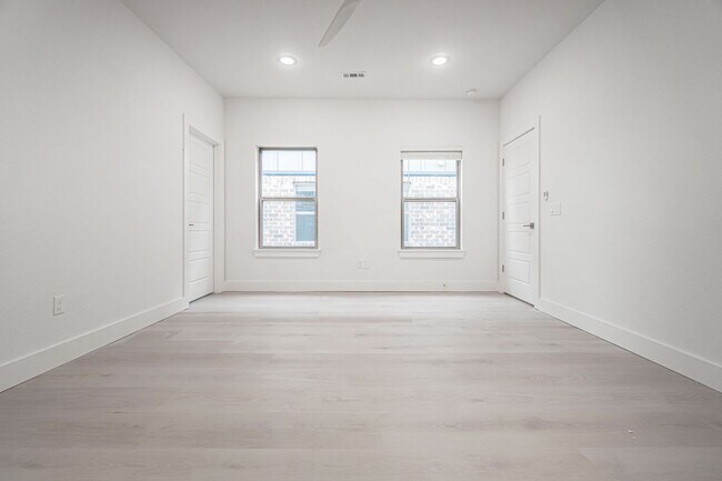Building Photo - Brand New Townhomes in Bentonville!