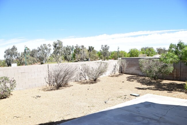 Building Photo - NORTHWEST - 2 STORY HOME - 4 BEDROOMS