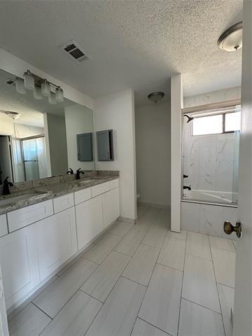 Building Photo - 2006 Oakglen Dr