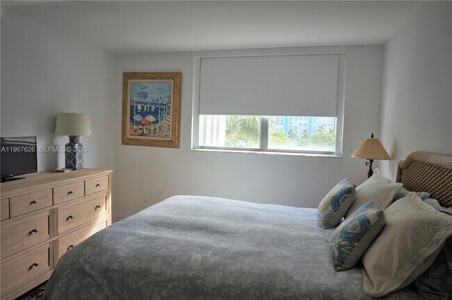 Building Photo - 210 Seaview Dr