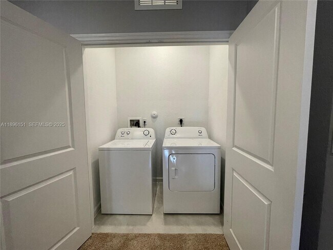 Building Photo - 1120 SW 7th Ct