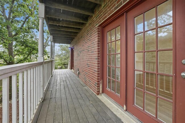 Building Photo - 1104 Franklin Dr