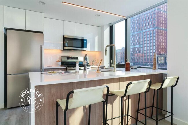 Building Photo - 77 Commercial St