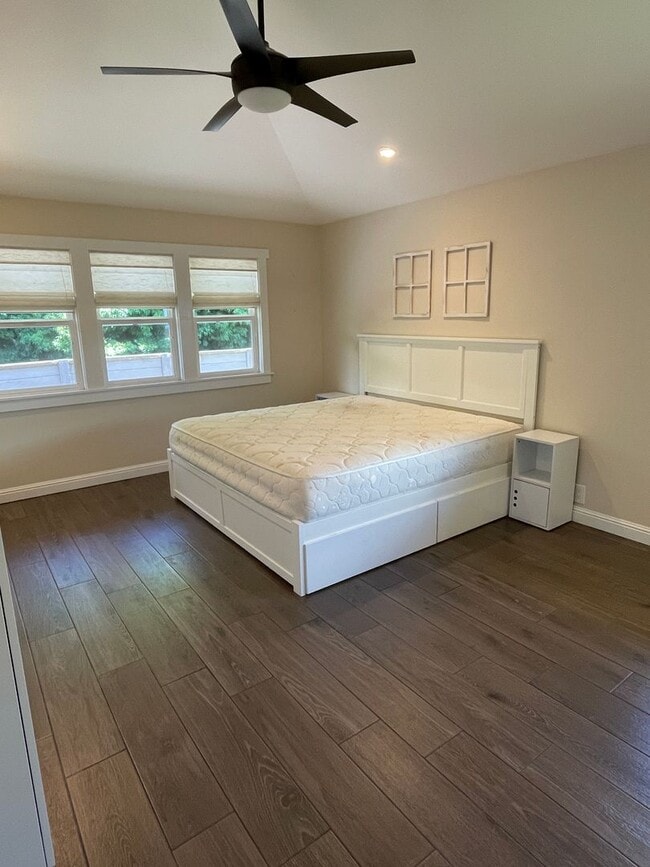 Building Photo - Beautiful 3 bedroom 3 bath home on dry side Waimea