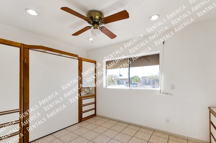 Building Photo - 4165 E Frankfort Stravenue