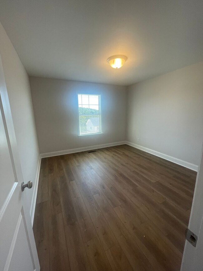 Building Photo - Ooltewah Rental 3 Bedrooms + Full Finished Basement