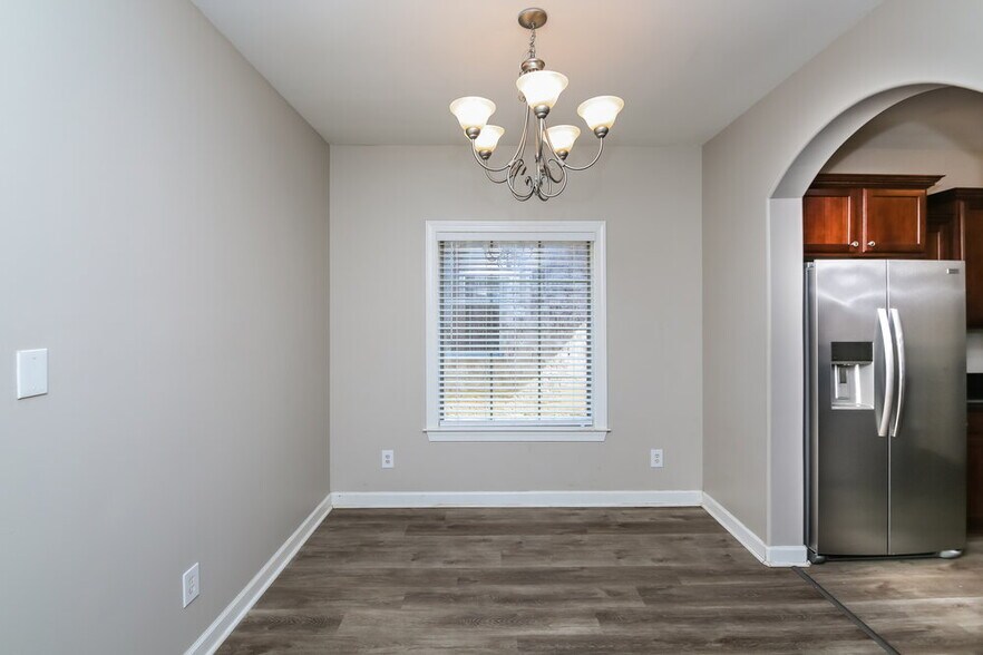 Building Photo - 7400 Brentridge Dr