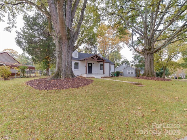 Building Photo - 2721 Mayflower Rd