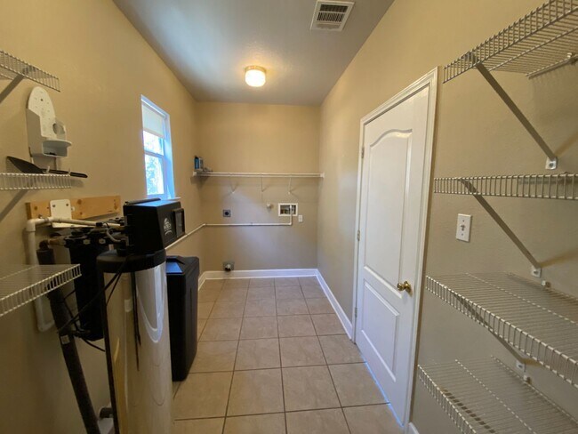 Building Photo - Step into this stunning 4 bedroom, 2.5 bathroom haven that radiates modern elegance and abundant ...