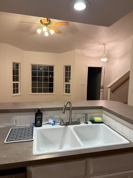 Building Photo - 1319 W Hasket Cir