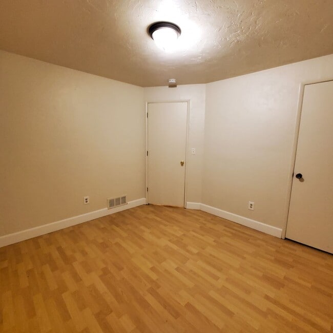 Building Photo - 30th Place Duplex