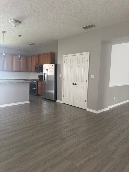 Building Photo - 577 Vicks Landing Dr