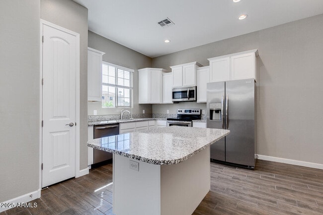 Building Photo - 1367 S Country Club Dr