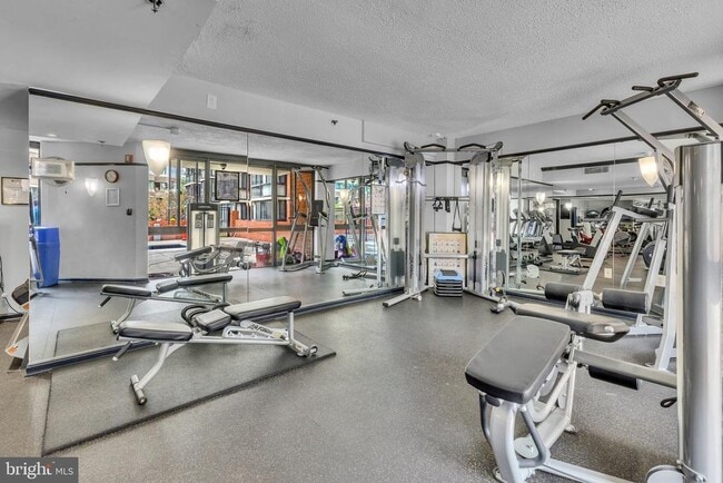 Building Photo - 1001 N Randolph St