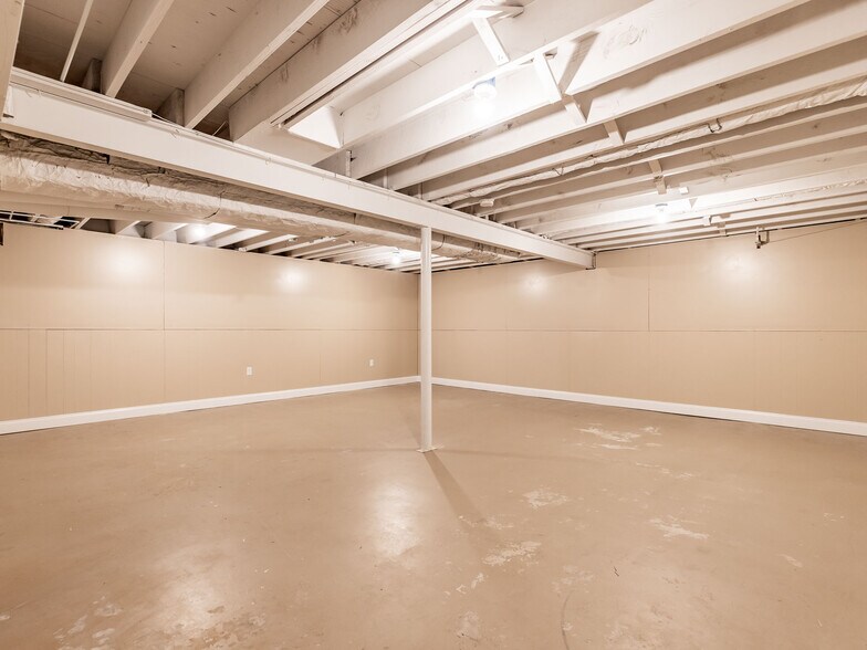 Building Photo - 4133 Thornwall Dr