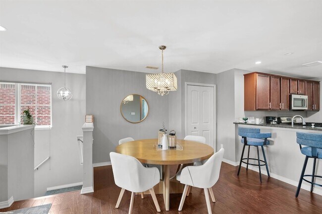 Building Photo - 6986 Boulder Pointe Dr