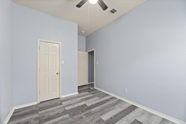 Building Photo - 11617 Glen Knoll Dr
