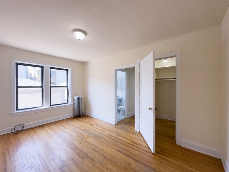 Building Photo - 3308 W Schubert Ave