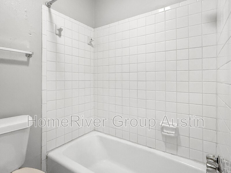 Building Photo - 1911 Hearthstone Dr