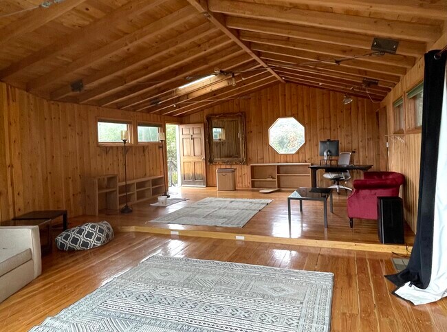 Open floor plan - 20938 Shady Ln