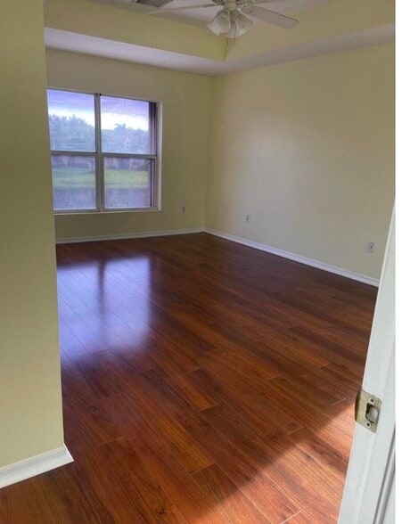 Building Photo - 274 River Bluff Ln
